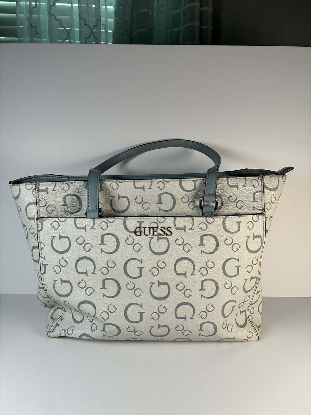 Y2K Guess Delphine Logo Tote Bag in White and Blue - Picture 6 of 13